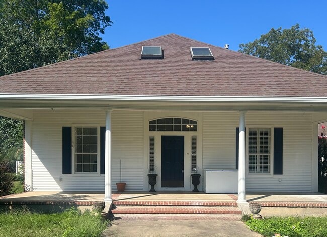 Building Photo - 402 S Central St