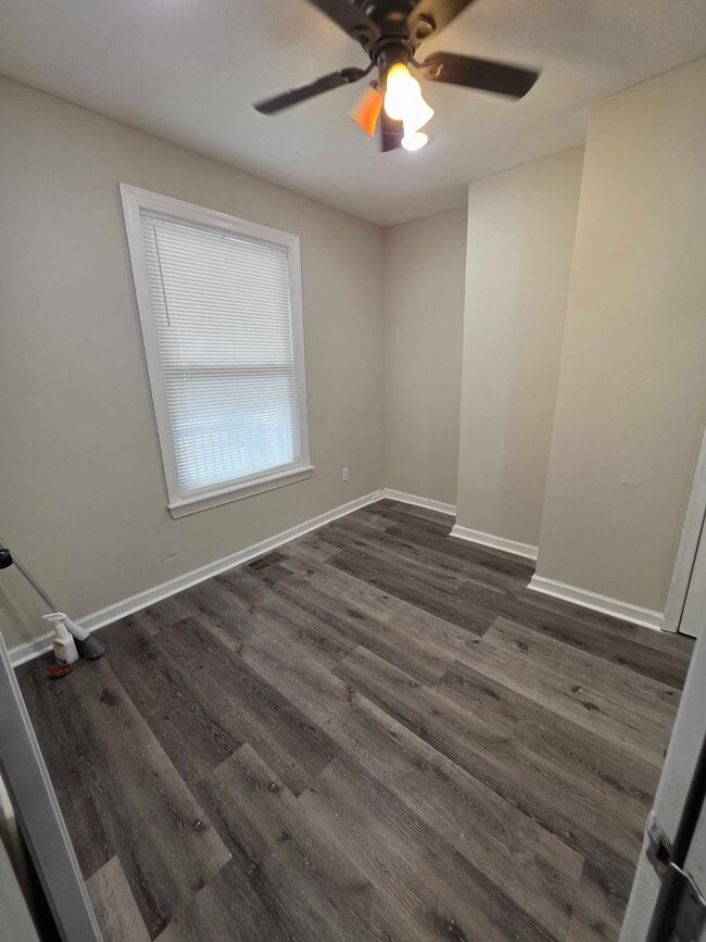 Building Photo - 5535 Crowson St Unit 1st Floor w/ Private bath - SRO - A1