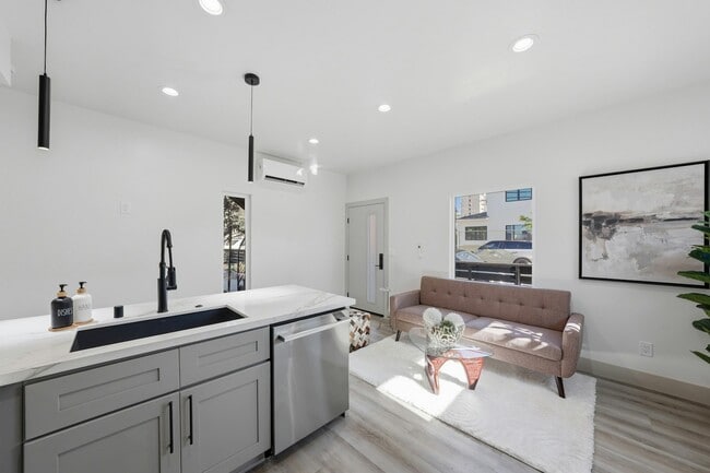 Photo - 422 Arbor Dr