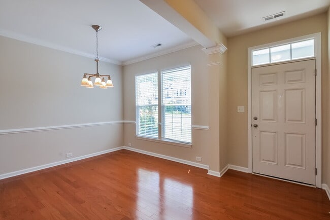 Photo - 802 Shefford Town Dr