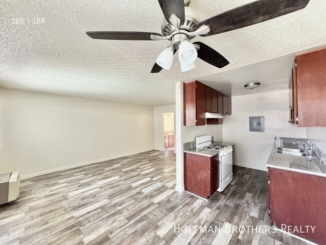 Building Photo - 20334 Saticoy St Unit 37