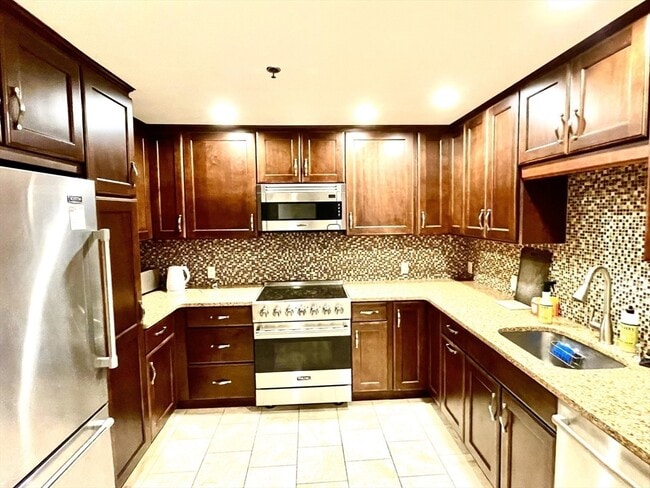 Photo - 4 Charlesgate E Unit 304