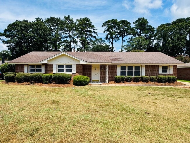 Building Photo - Room to Roam, Comfort to Stay — This Updat... Rental