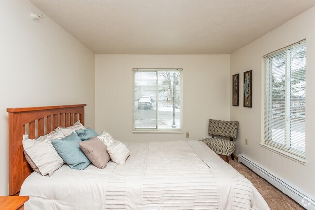 2BR, 1BA - 960 SF