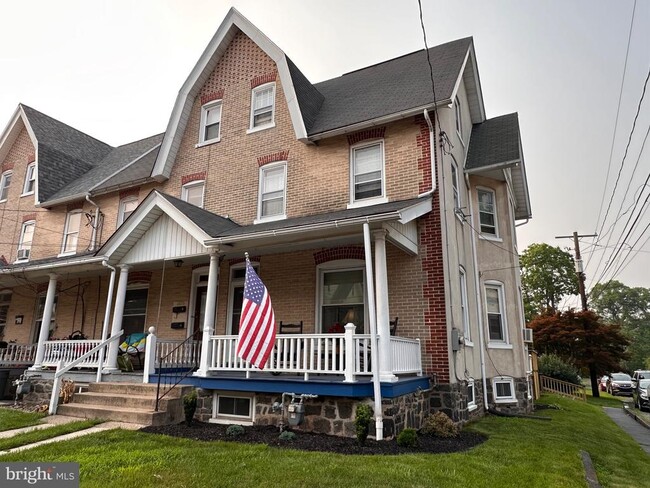 Photo - 337 Erie Ave Townhome