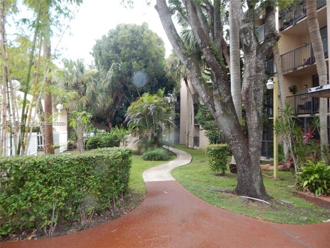 Building Photo - 14601 N Kendall Dr Unit 304K