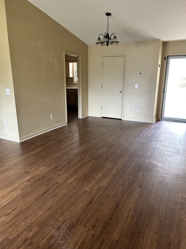 Photo - 1033 DeKalb St