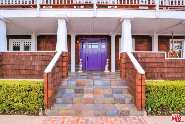 Photo - 2172 Argyle Ave