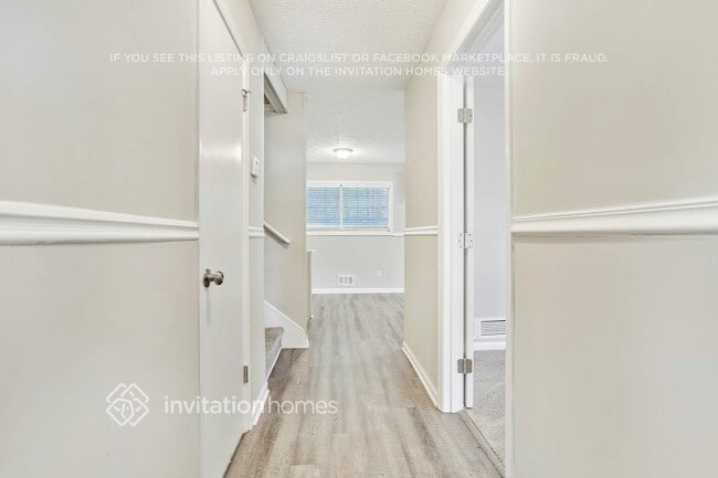 Photo - 678 Lakeridge Dr SE