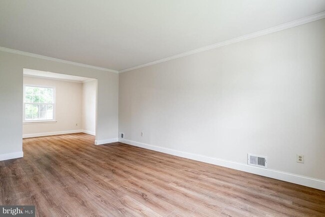 Building Photo - 10 Honey Locust Ln