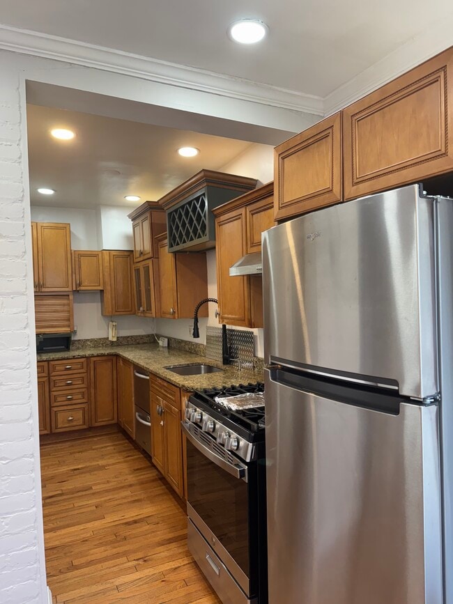 Photo - 703 Hamilton St NW