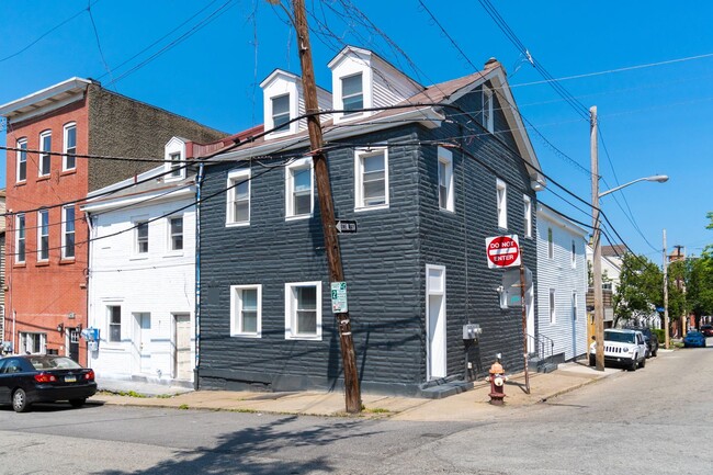 Building Photo - 145 S 12th St Unit 1