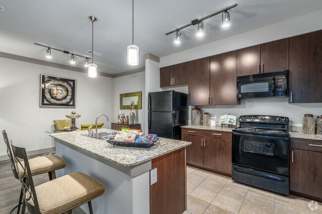 1BR, 1BA - 789SF - Kitchen