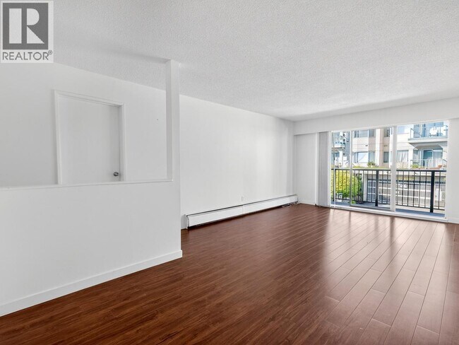 170 W 4th St Unit 310