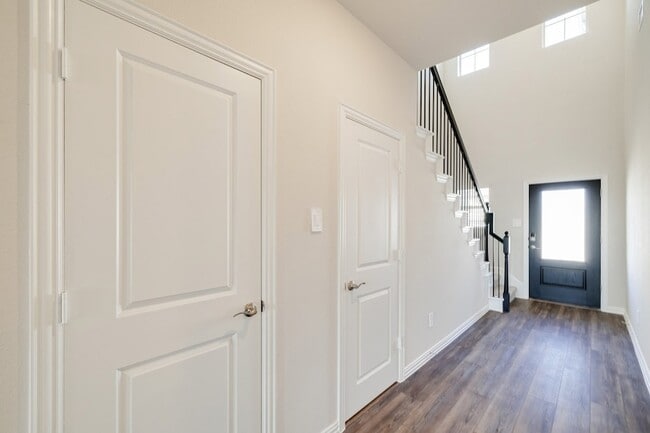 Photo - 209 Caliber Ct