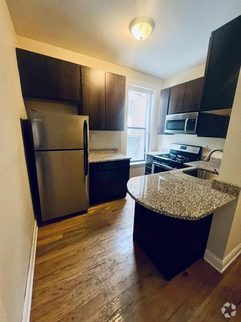 Building Photo - 2 bedroom in Chicago IL 60610 Rental