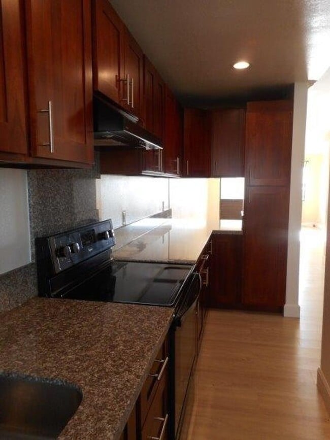Photo - Pearl Horizon Split-Level Townhouse 2 bedrooms, 1.5 bath with 2 parking stalls