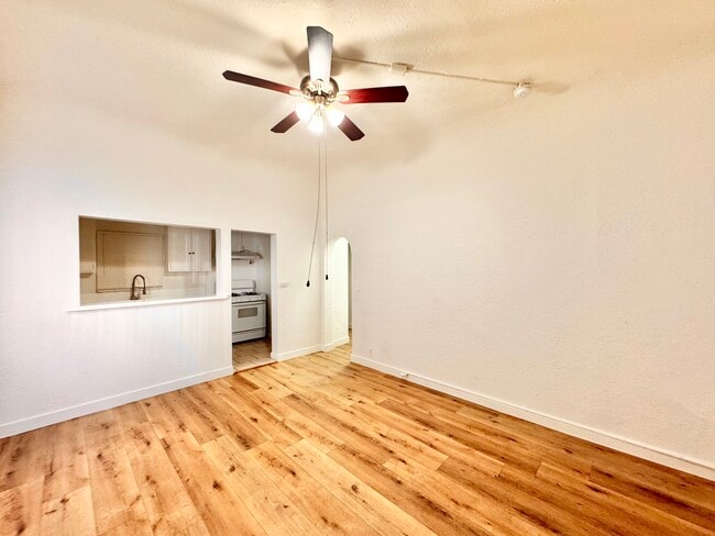 Photo - 739 Normandie Ave Unidad 101 Rental