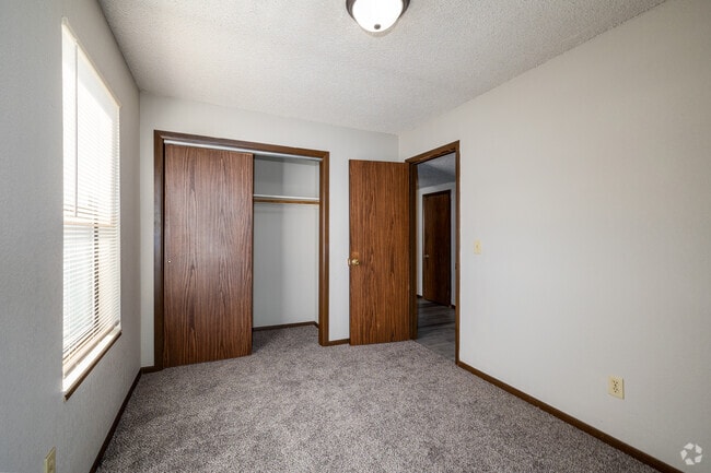 4BD, 2BA 1246SF - Dormitorio 2 - Beartown Townhomes