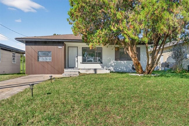 Photo - 2401 42nd St S