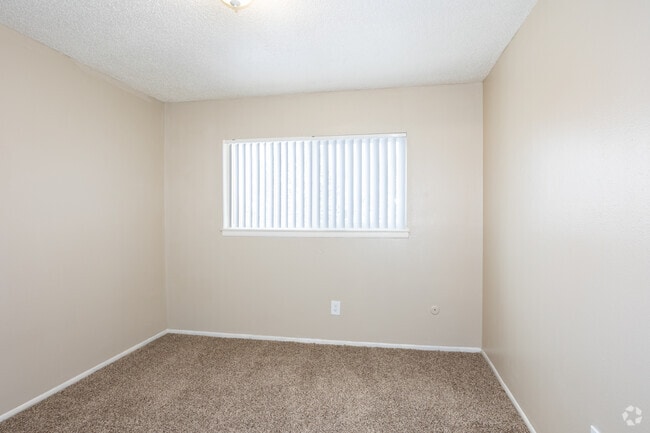 2BR, 1BA - 826SF - Primary Bedroom