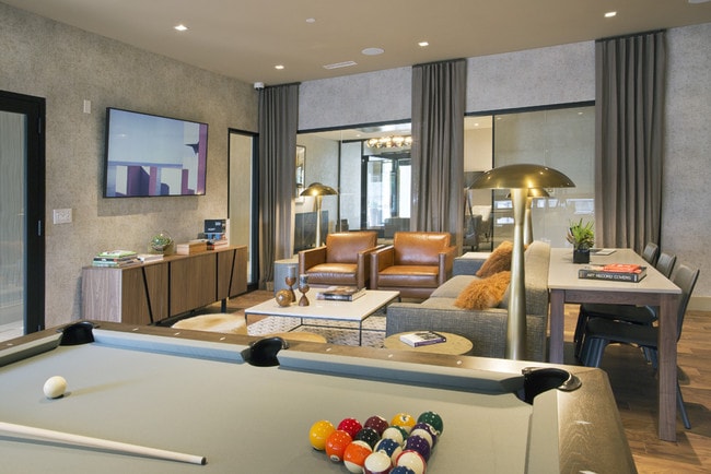 El Club Lounge en 1177 @Greystone Luxury Rentals