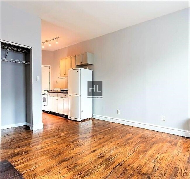 Building Photo - NO FEE LeRoy Street & Seventh Avenue 1BR • W/D • Fireplace • Wine Cooler • Pets OK Unit 2C