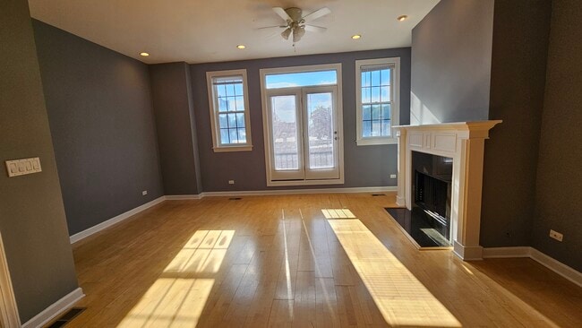 511 N Hartland Ct Unit 2N