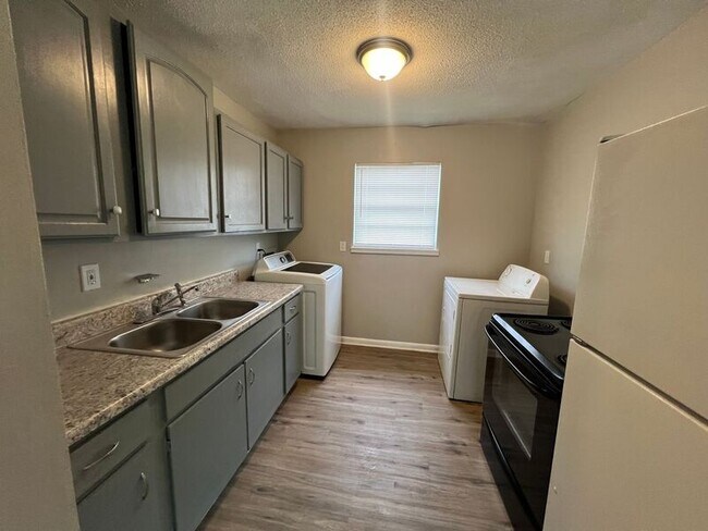 Photo - 1576 20th St N Unidad C Rental