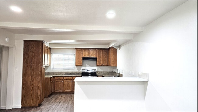 Building Photo - 11516 Eucalyptus Ave Unit B