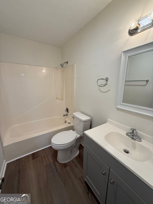 Photo - 160 W Paces Dr