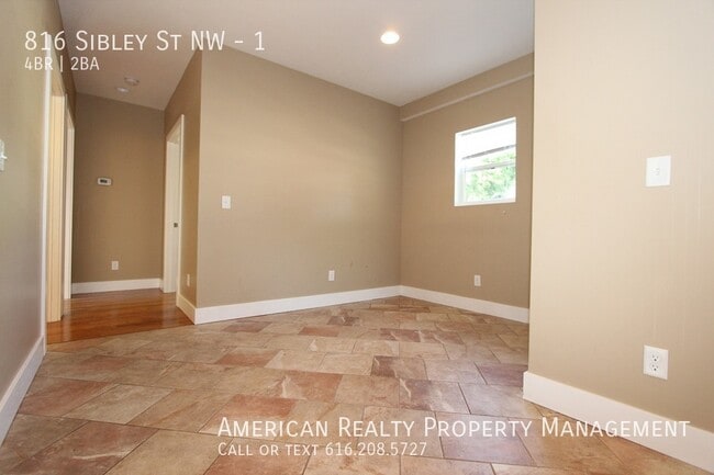 Photo - 816 Sibley St NW Unidad 1