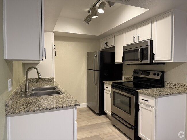Building Photo - 7350 N Vía Paseo Del Sur Unit M202 Rental