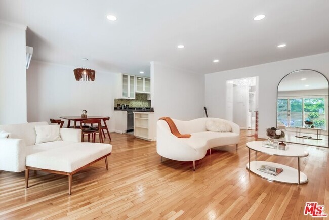 Building Photo - 1275 Havenhurst Dr Rental