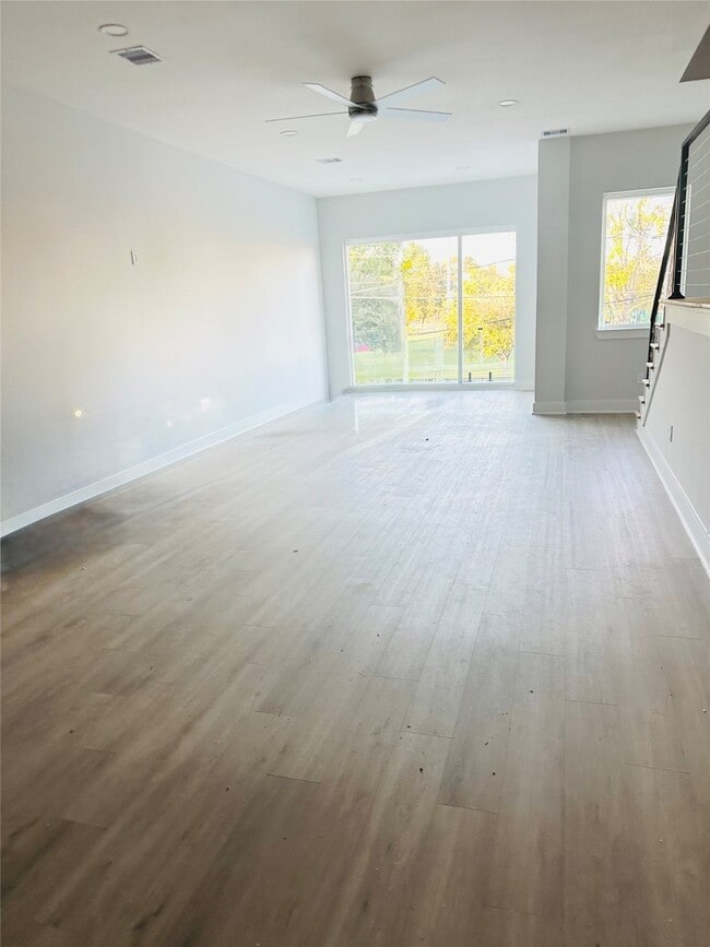 Photo - 618 E 35th St