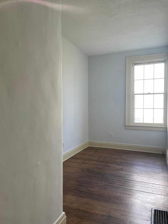 Photo - 20 E Sharon Rd Unit Apt. # 1