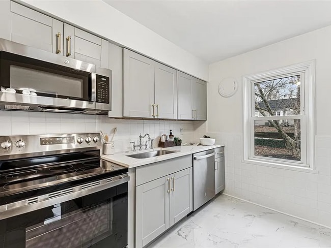 548 W Essex Ave