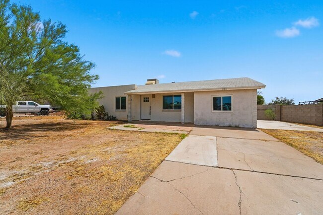 Photo - Discover this beautifully renovated 3-bedroom, 2-bath home in Mesa, AZ!