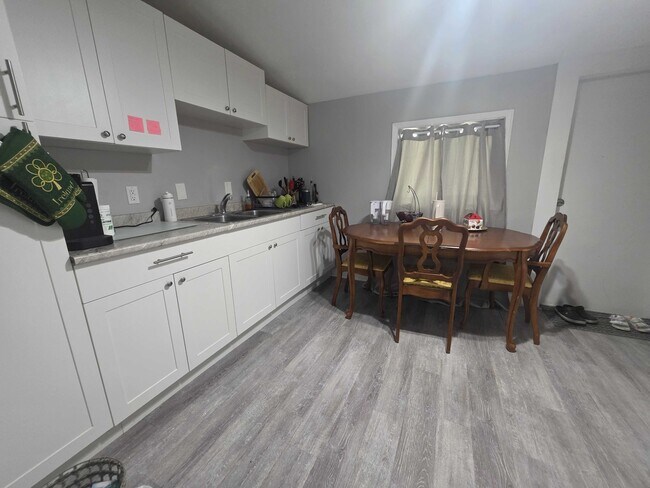 Photo - 555 Division St Unit 2