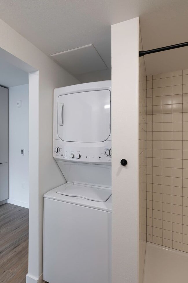 Photo - CHRONICLE: Stylish Wallingford Studios with Full Appliance Package & Premium Amenities
