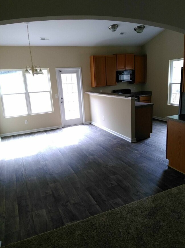 Photo - Spacious 4 Bedroom, 2.5 Bathroom Home!