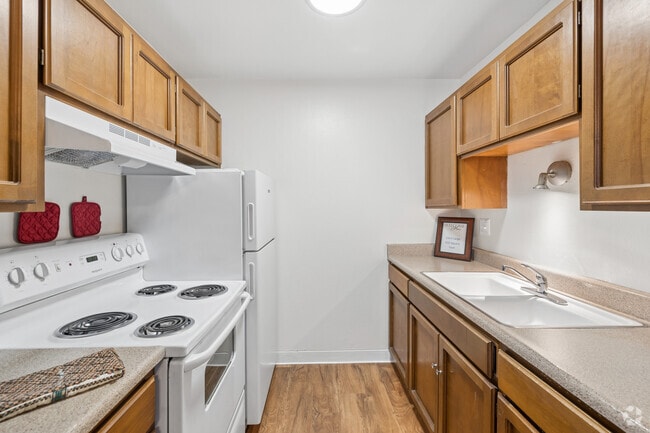 1BR, 1BA - 610SF - Kitchen