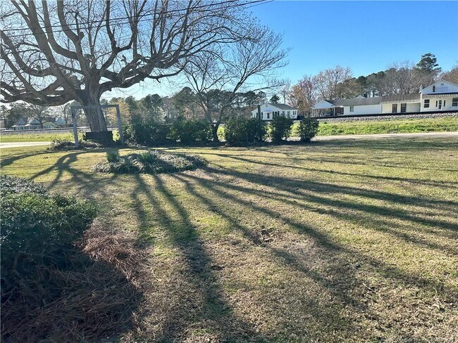 Photo - 8927 Main St