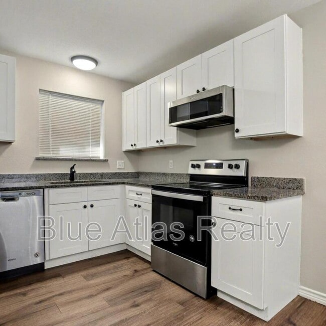 Photo - 225 Bryan St