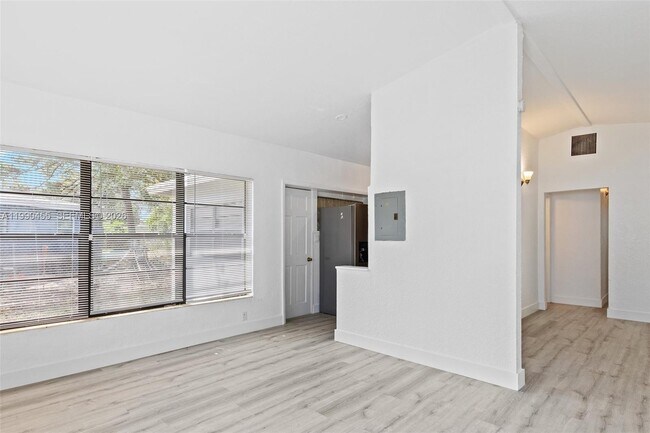 Photo - 1557 NW 15th Ave