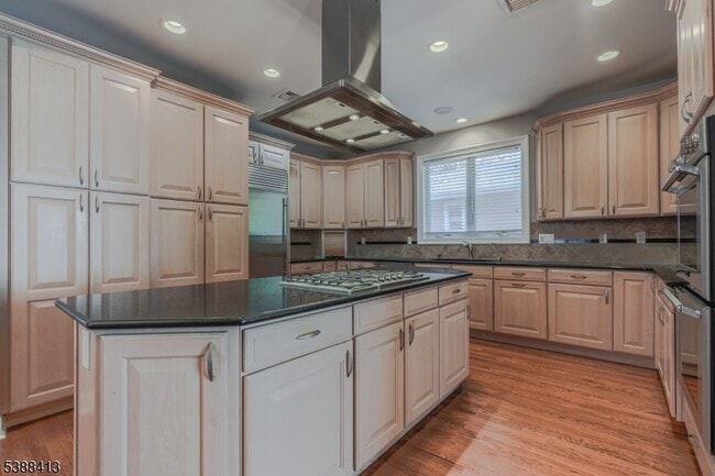 Photo - 567 Mountain Ave