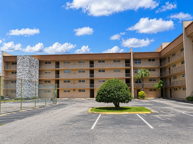 Building Photo - Welcome to Tampa Racquet Club – Where Comfort Meets Convenience!