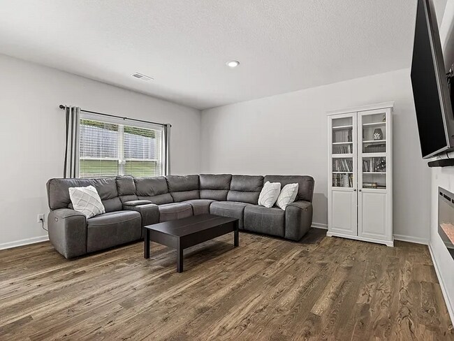 Photo - 15 Trevor Cv