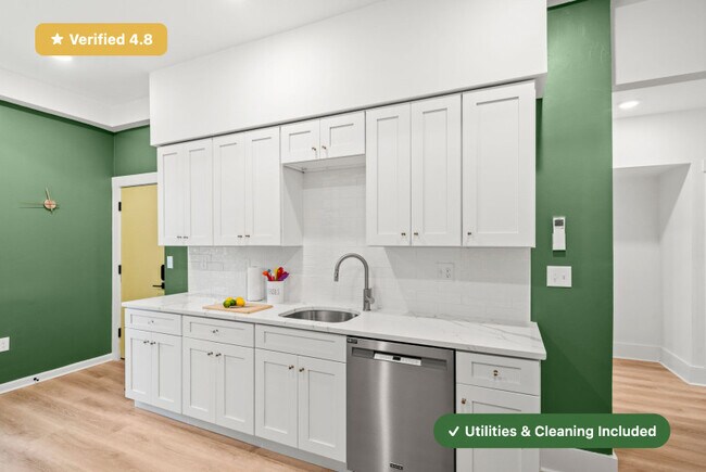 New RoostUp Furnished Private Bedroom in Somerville, Boston!