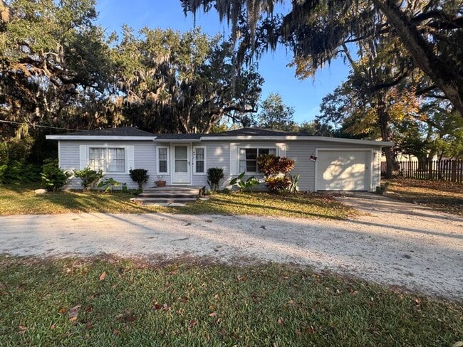 Building Photo - Charming 4 Bedroom in Port Orange
